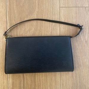 Louis Vuitton - Black Pochette - EPI Leather